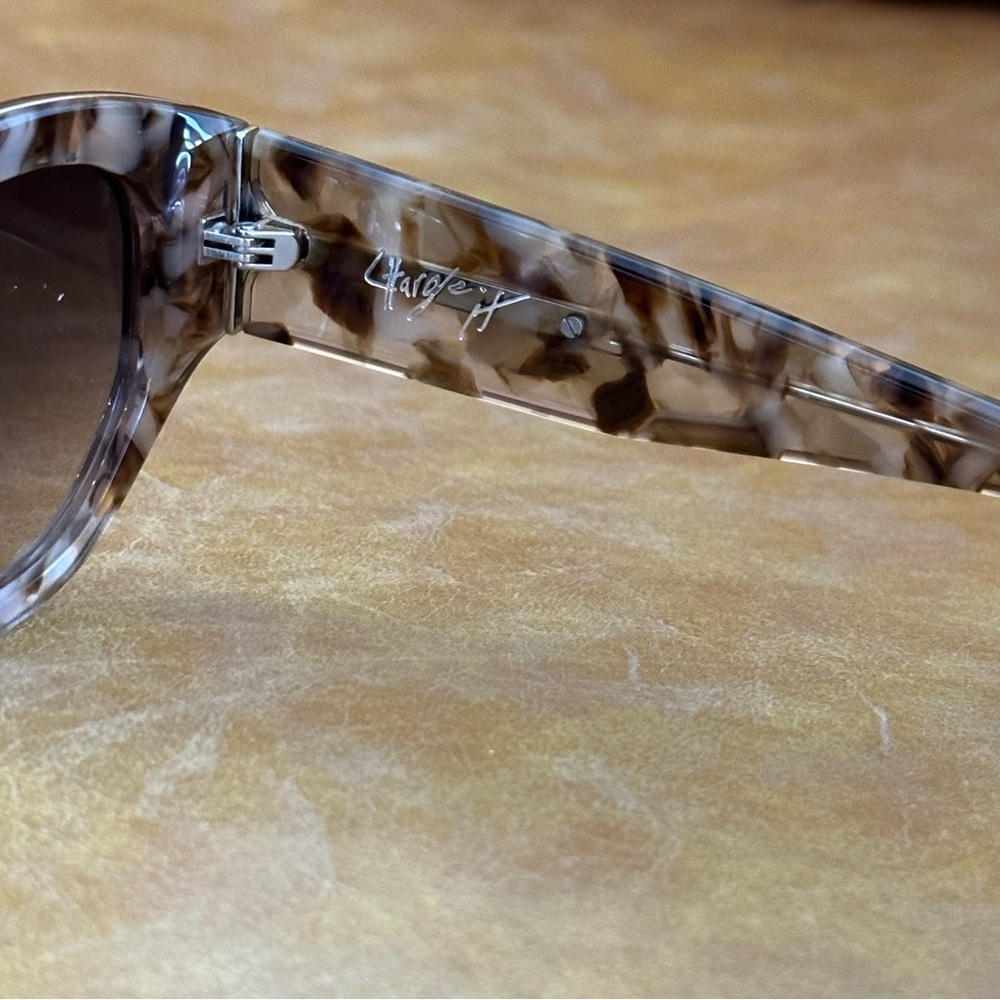 Dezi Charge It Sunglasses - Picture 10 of 11